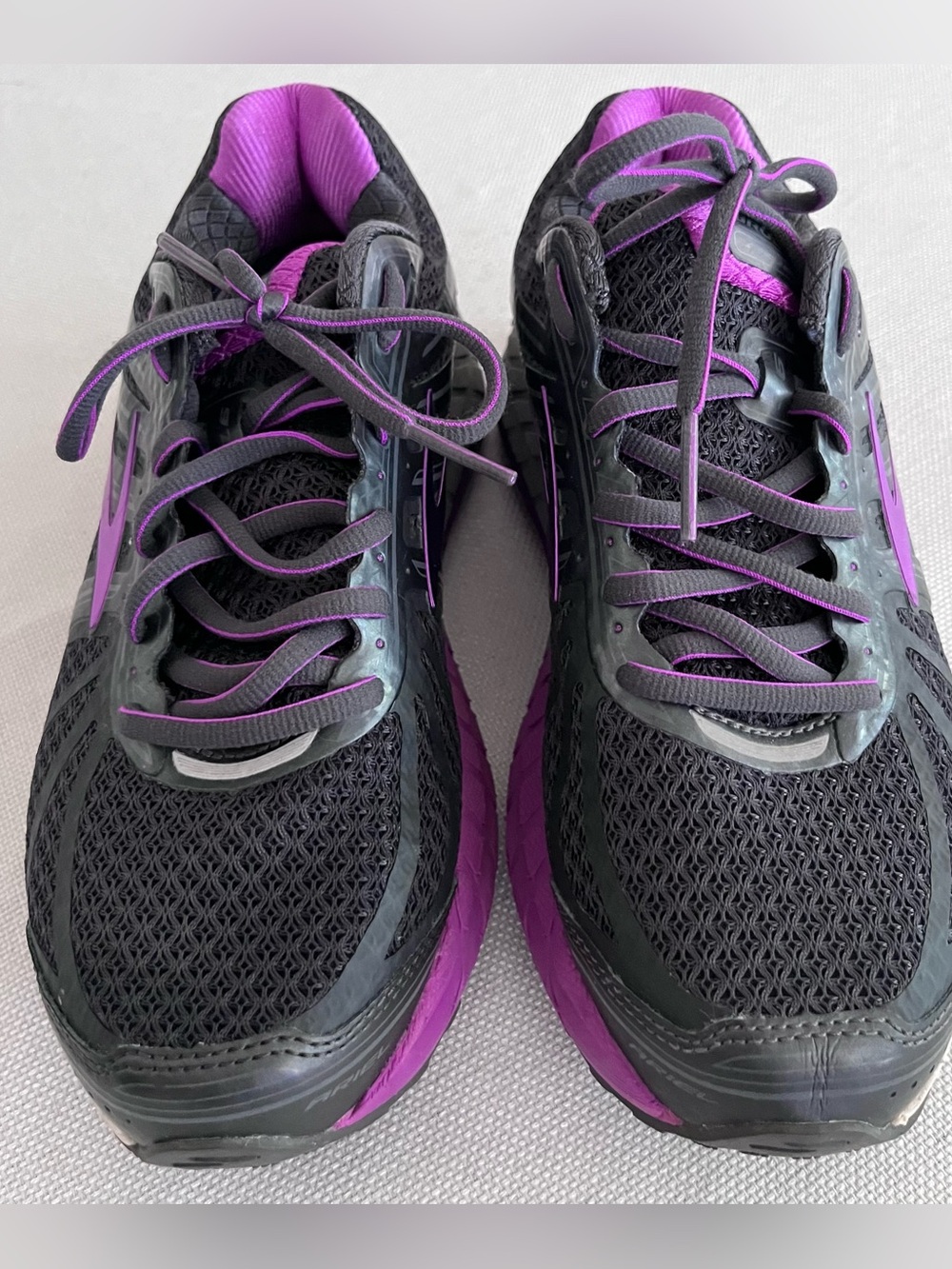 Brooks Women’s Black and Purple Athletic Running Shoes Size 8 1/2